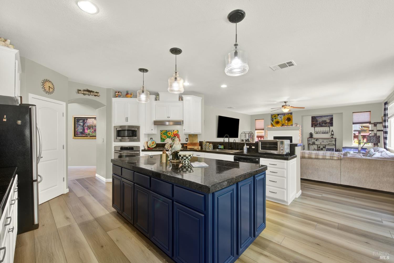 Detail Gallery Image 25 of 76 For 644 Canterbury Cir, Vacaville,  CA 95687 - 4 Beds | 3 Baths