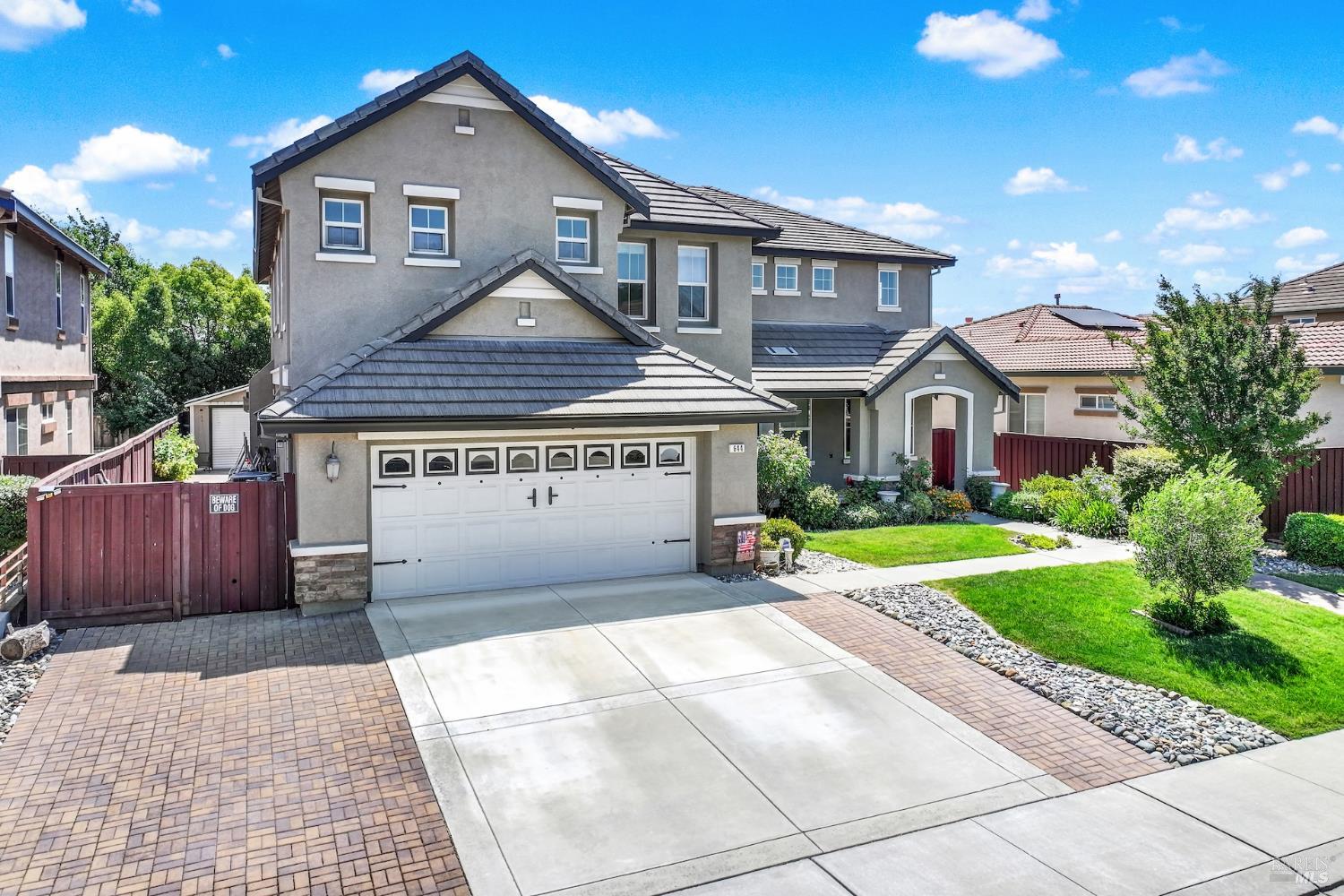 Detail Gallery Image 2 of 76 For 644 Canterbury Cir, Vacaville,  CA 95687 - 4 Beds | 3 Baths