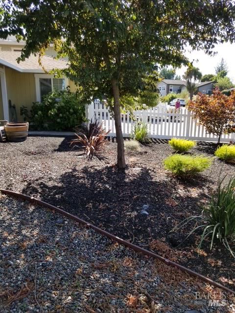 Detail Gallery Image 4 of 16 For 8001 Hill Dr, Sebastopol,  CA 95472 - 3 Beds | 2 Baths