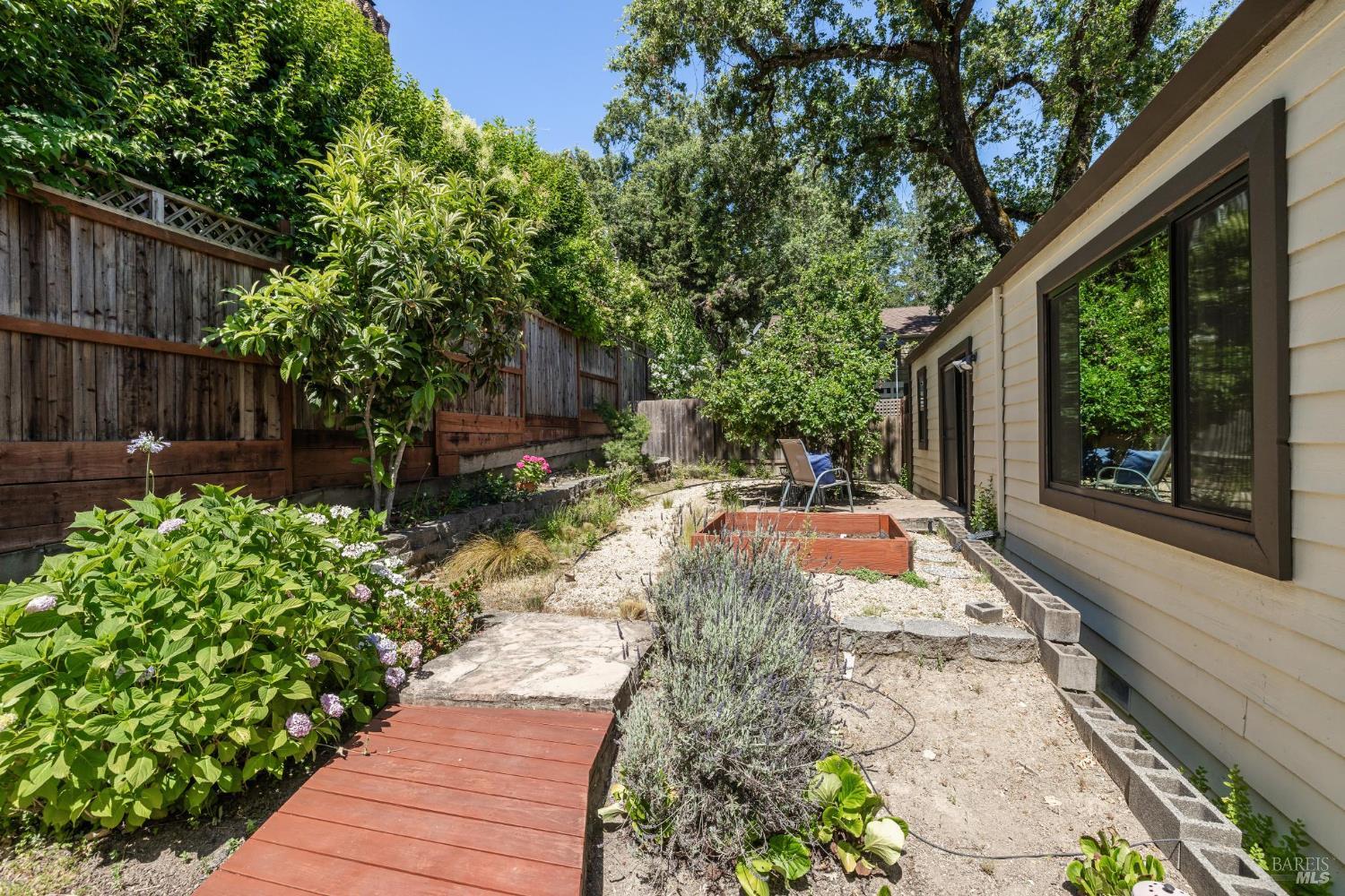 Detail Gallery Image 21 of 26 For 1619 Foothill Blvd, Calistoga,  CA 94515 - 2 Beds | 2/1 Baths