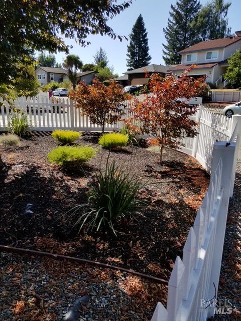 Detail Gallery Image 3 of 16 For 8001 Hill Dr, Sebastopol,  CA 95472 - 3 Beds | 2 Baths