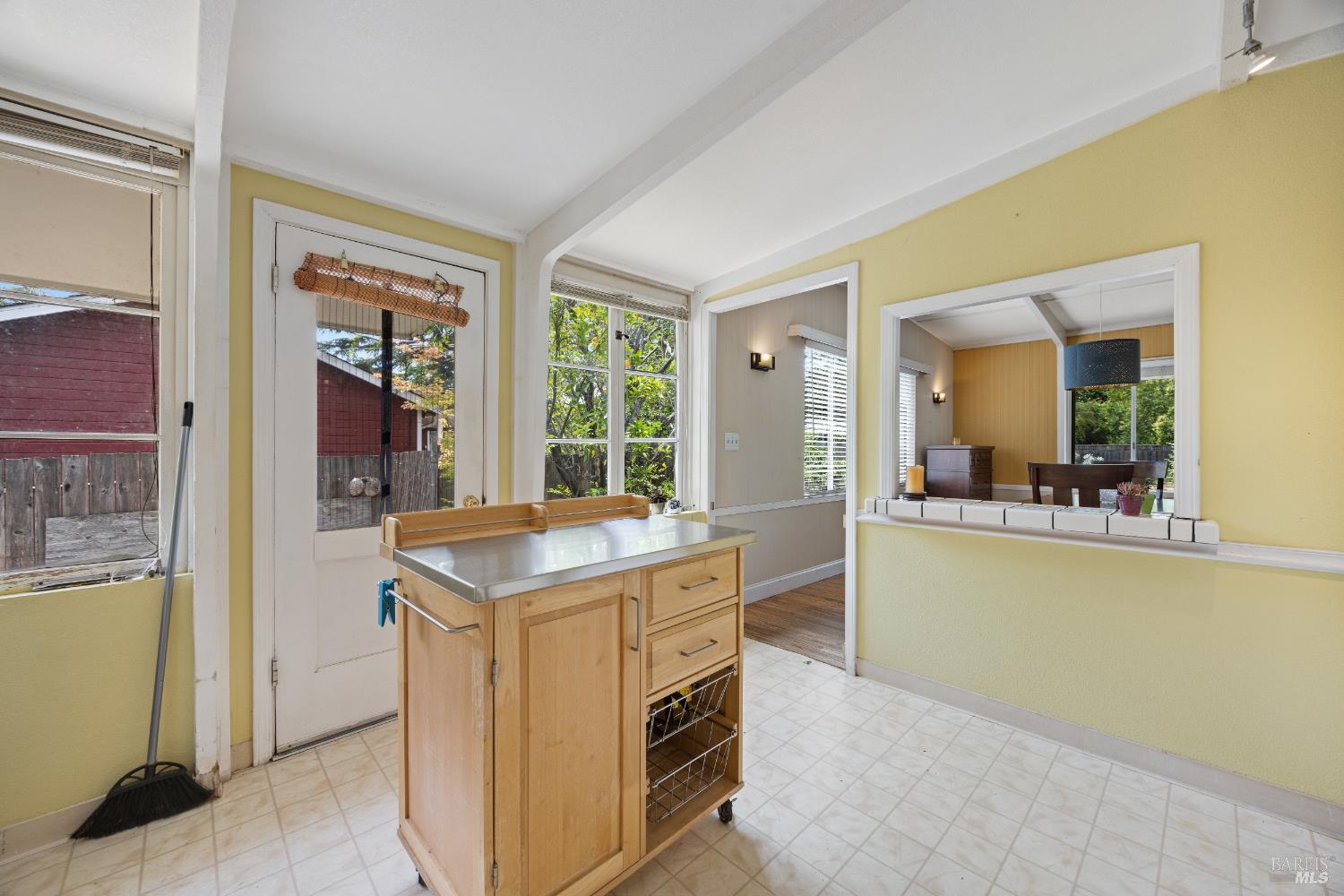 Detail Gallery Image 19 of 56 For 24 Los Alondras Ct, Novato,  CA 94947 - 2 Beds | 1 Baths