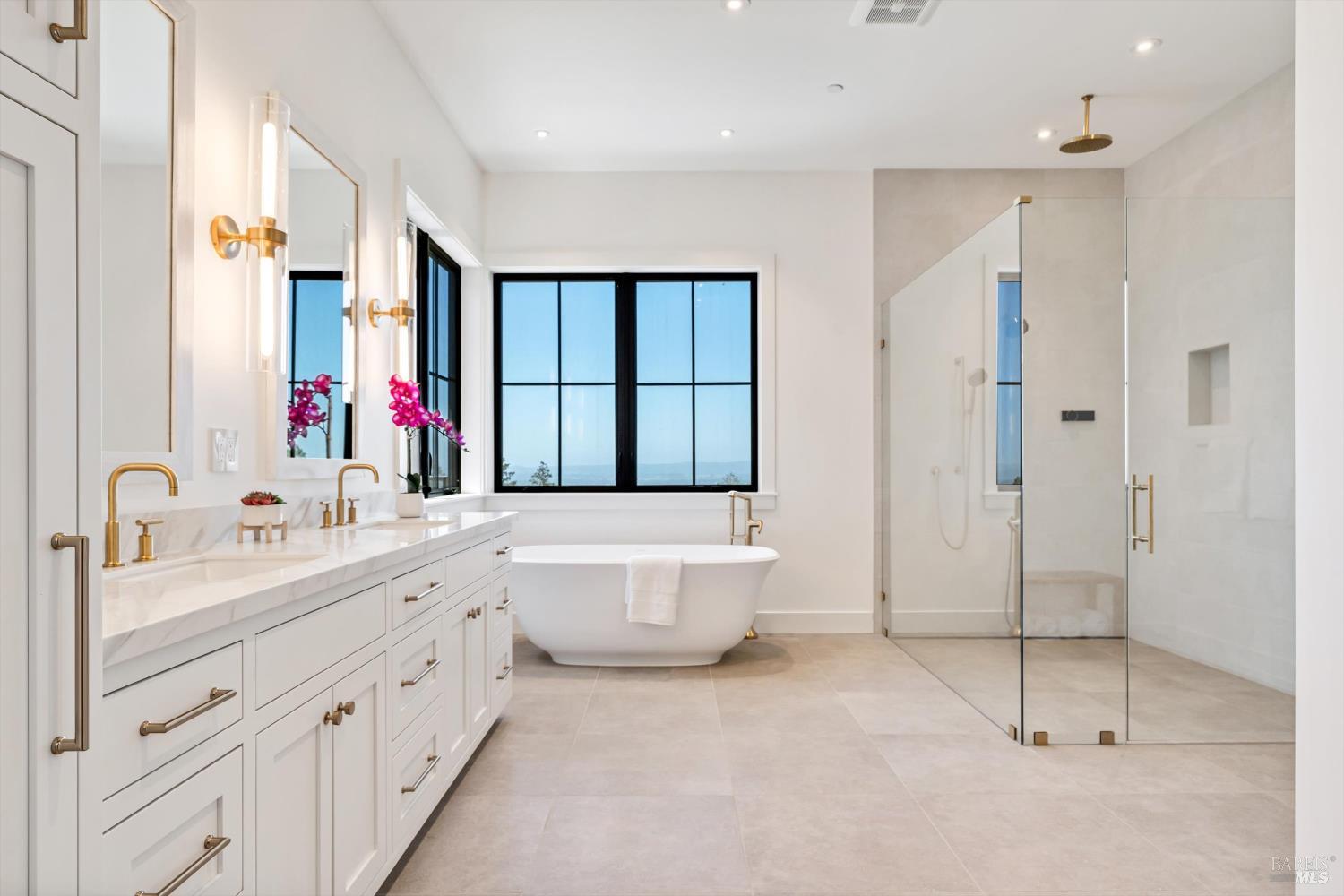 Detail Gallery Image 19 of 34 For 3855 Royal Manor Pl, Santa Rosa,  CA 95404 - 4 Beds | 4/1 Baths