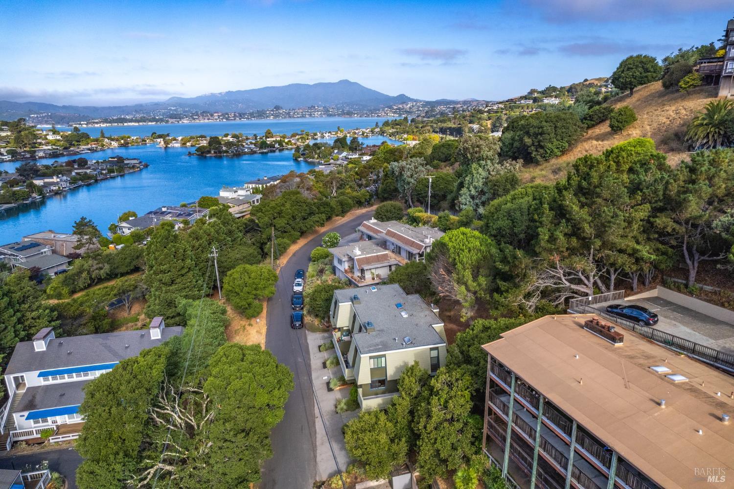 Detail Gallery Image 8 of 19 For 1206 Mariner Way, Tiburon,  CA 94920 - – Beds | – Baths