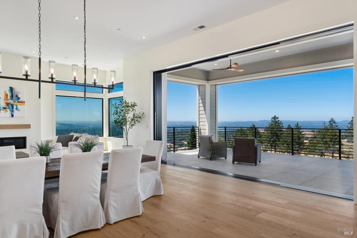 Detail Gallery Image 4 of 34 For 3855 Royal Manor Pl, Santa Rosa,  CA 95404 - 4 Beds | 4/1 Baths