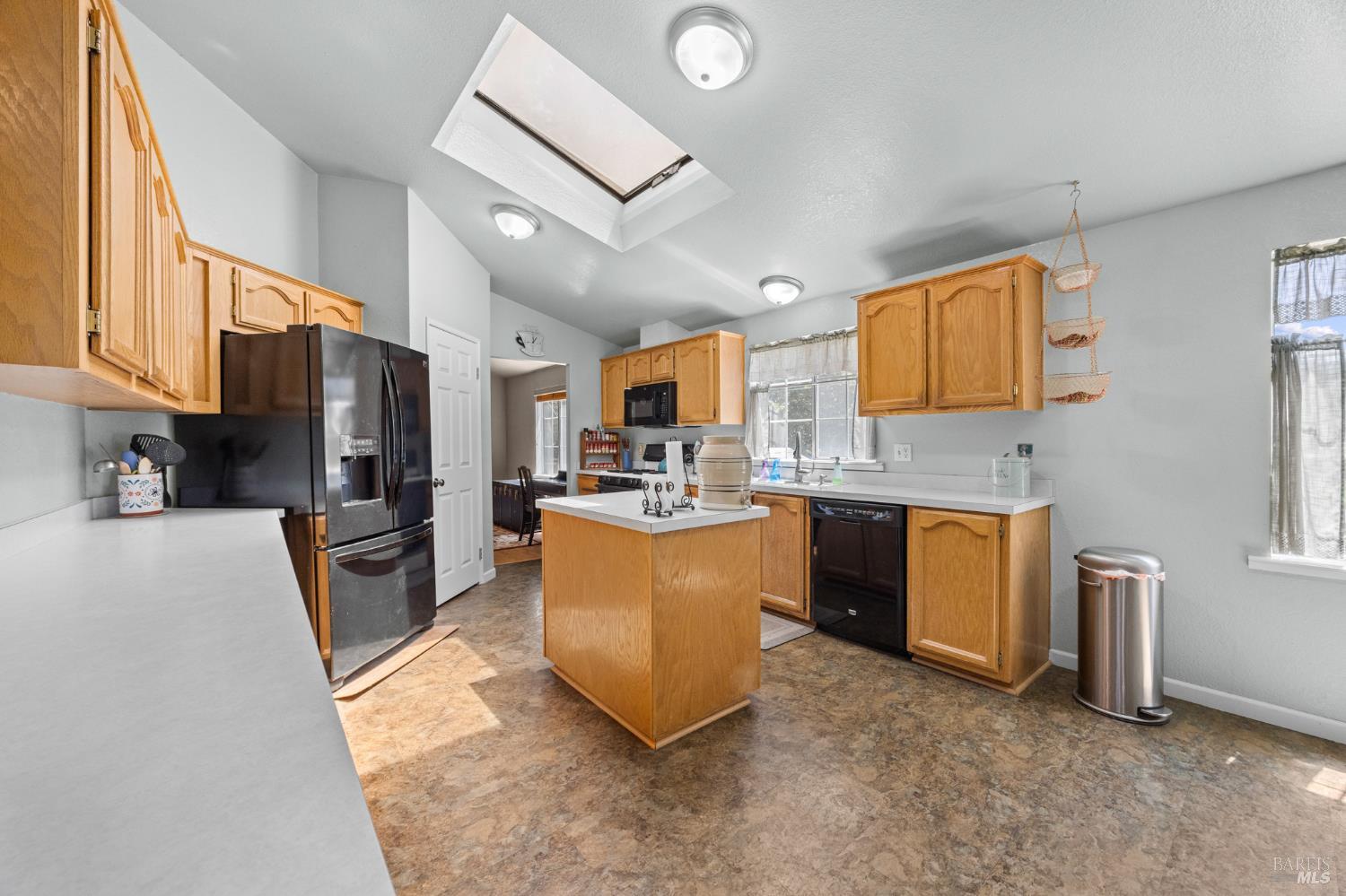 Detail Gallery Image 7 of 31 For 8183 Appian Way, Sebastopol,  CA 95472 - 3 Beds | 2 Baths