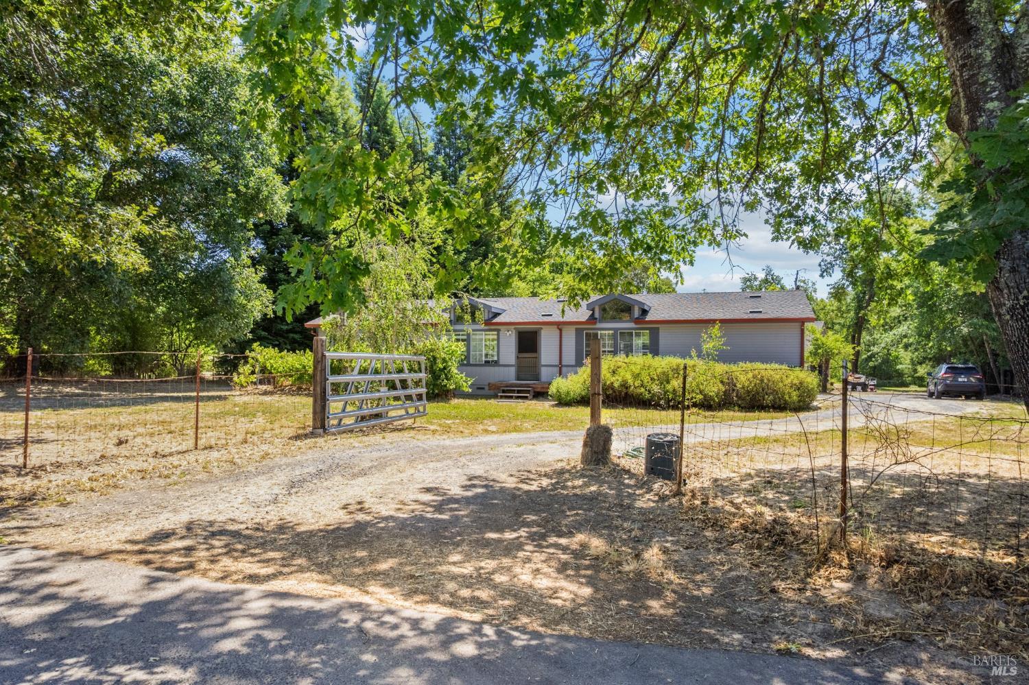 Detail Gallery Image 4 of 31 For 8183 Appian Way, Sebastopol,  CA 95472 - 3 Beds | 2 Baths