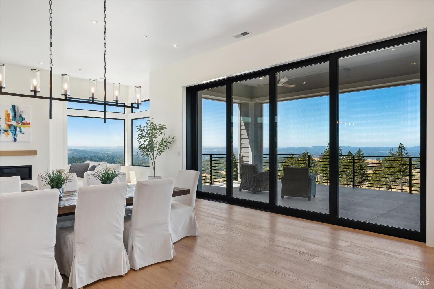 Detail Gallery Image 5 of 34 For 3855 Royal Manor Pl, Santa Rosa,  CA 95404 - 4 Beds | 4/1 Baths