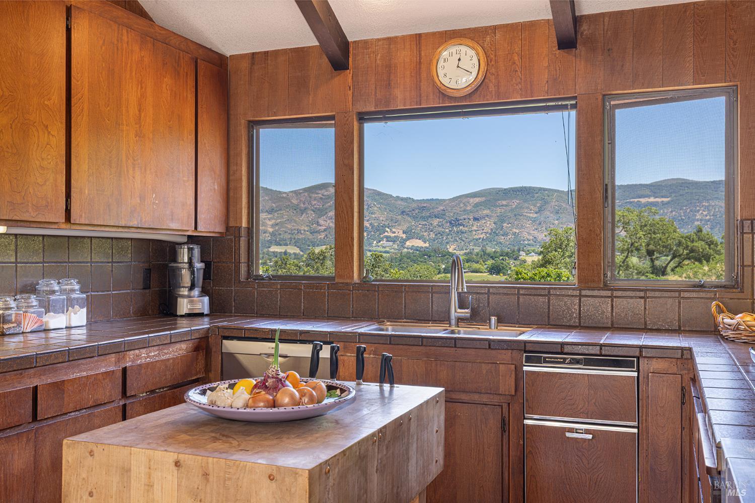 Detail Gallery Image 25 of 71 For 2231 1st Ave, Napa,  CA 94558 - 4 Beds | 3/1 Baths