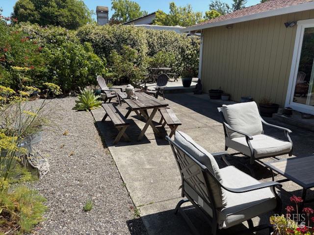 Detail Gallery Image 13 of 16 For 8001 Hill Dr, Sebastopol,  CA 95472 - 3 Beds | 2 Baths