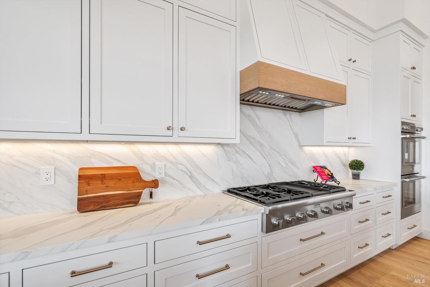 Detail Gallery Image 13 of 34 For 3855 Royal Manor Pl, Santa Rosa,  CA 95404 - 4 Beds | 4/1 Baths