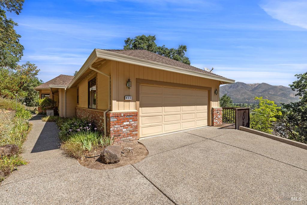 411 Trail Ridge Court Santa Rosa, California Bring your special touches to this home with Valley of the Moon views and make it your own! There are views of nature from just about every room of this spacious home atop Oakmont. Two glass sliders and a french door open to the spacious deck where you can relax and enjoy the outdoors. Inside you'll find two fireplaces, raised ceilings, a large primary suite with substantial closet and a door to the newer deck. This home has lots of storage space, a wonderful eat-in kitchen with pantry, and an indoor laundry room and half-bath as you enter the home from the garage.