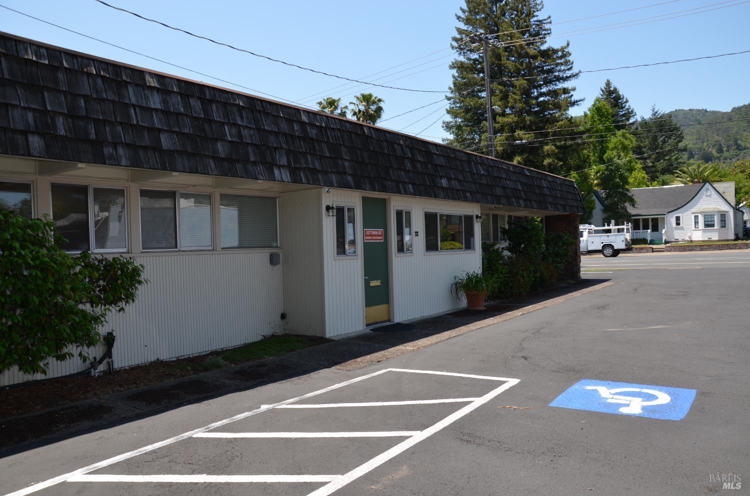 Detail Gallery Image 4 of 48 For 715 S Dora St #2,  Ukiah,  CA 95482 - – Beds | – Baths