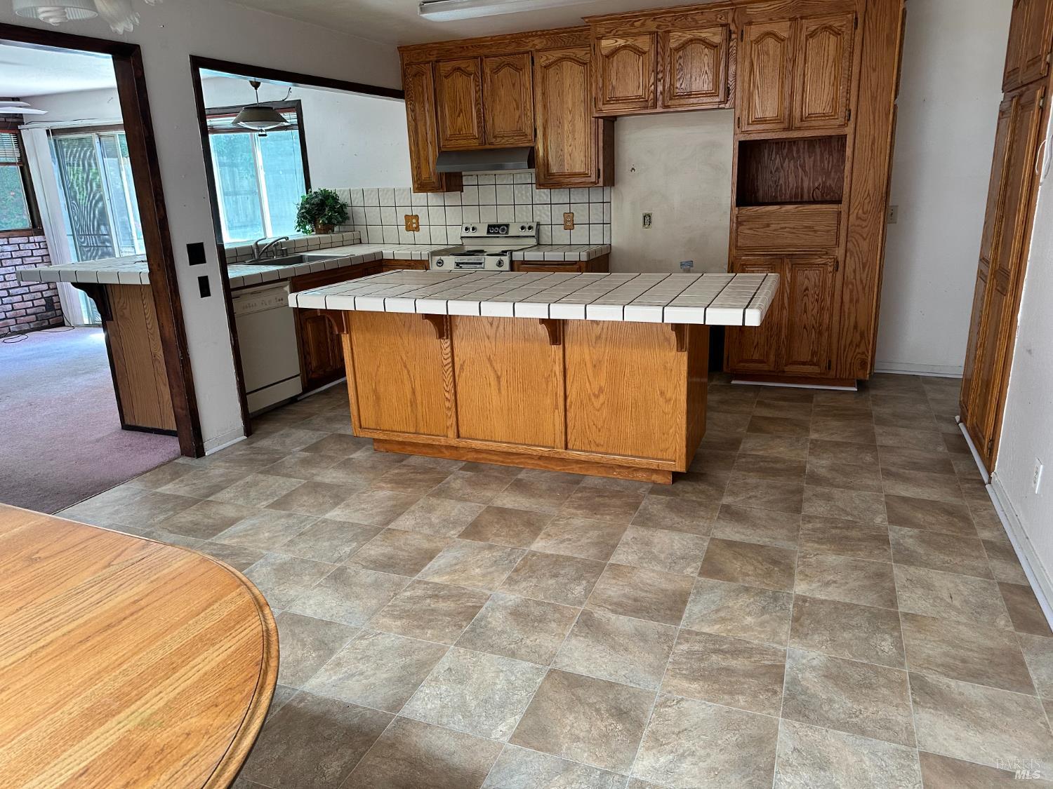 Detail Gallery Image 7 of 16 For 550 N Lincoln St, Dixon,  CA 95620 - 5 Beds | 3 Baths