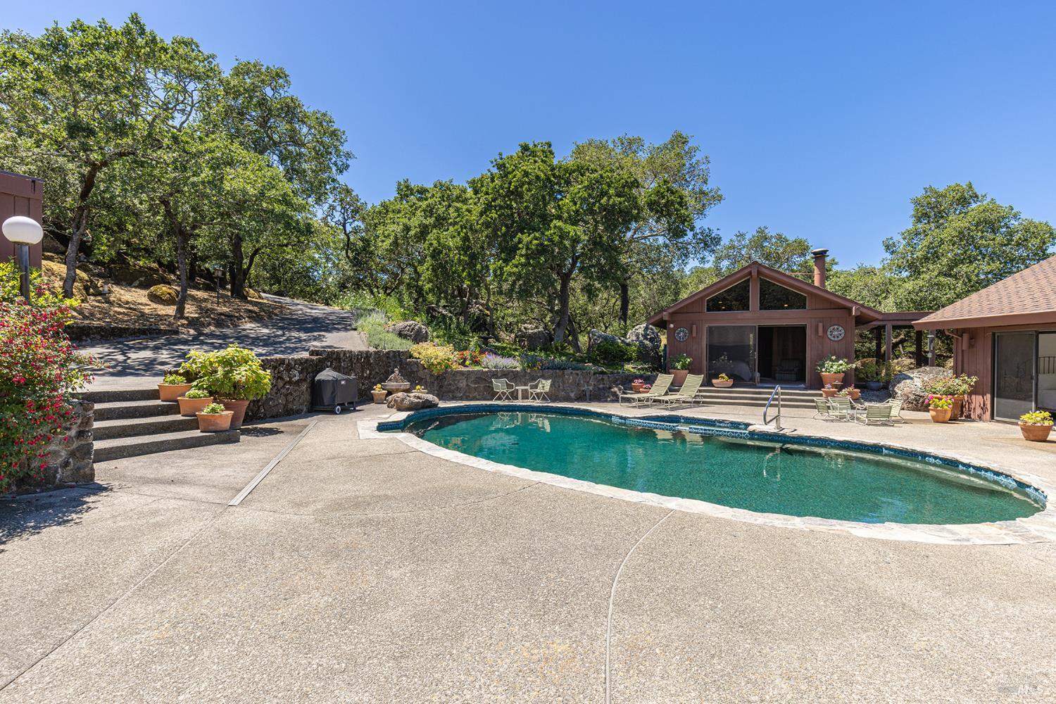 Detail Gallery Image 12 of 71 For 2231 1st Ave, Napa,  CA 94558 - 4 Beds | 3/1 Baths