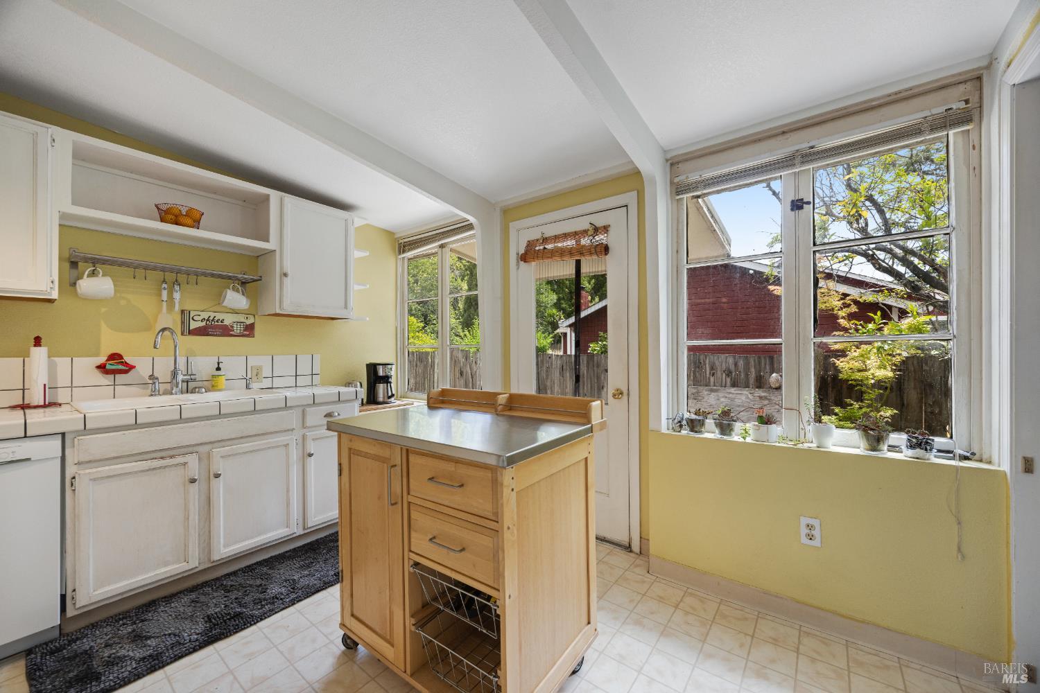 Detail Gallery Image 18 of 56 For 24 Los Alondras Ct, Novato,  CA 94947 - 2 Beds | 1 Baths