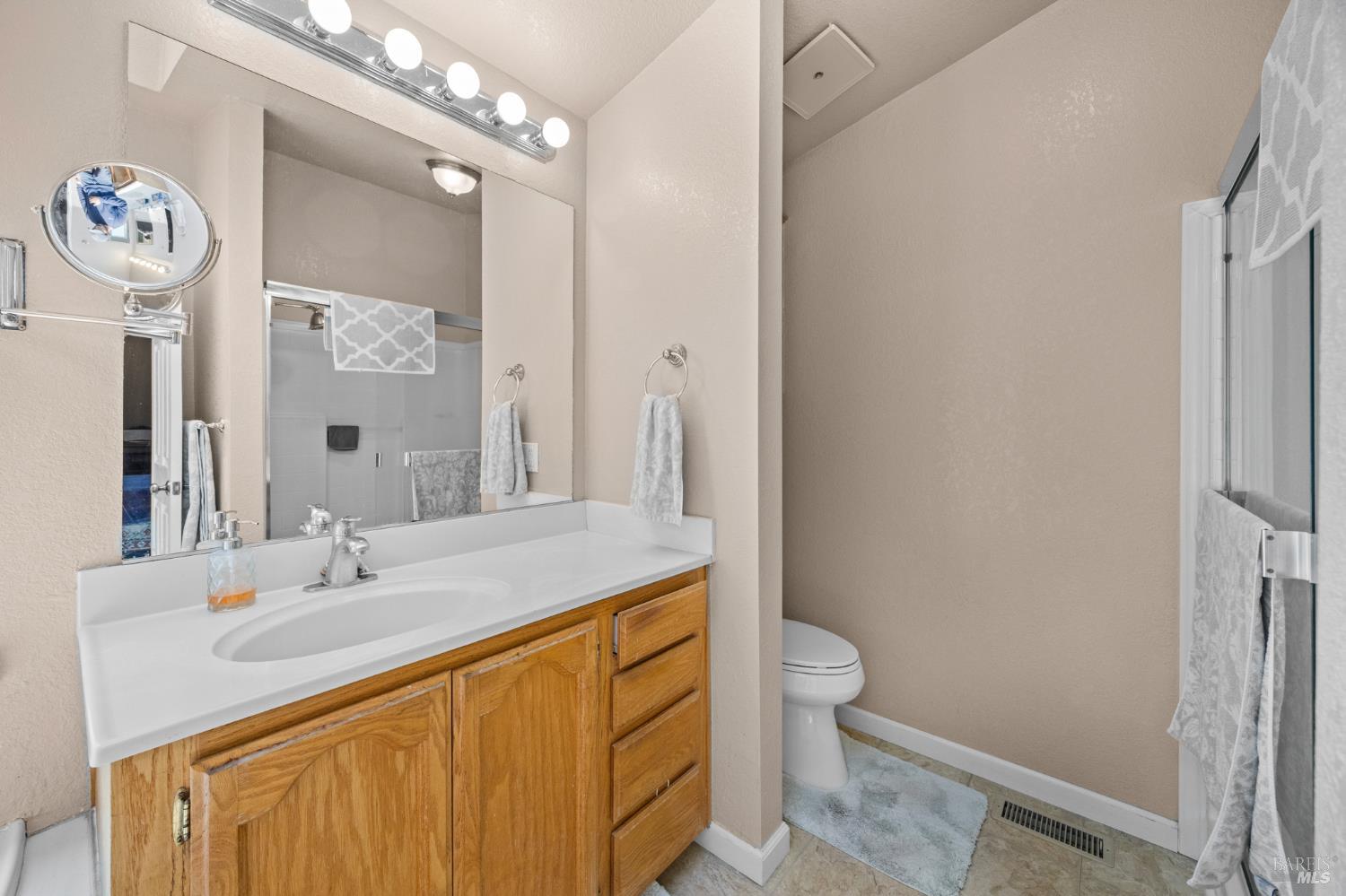 Detail Gallery Image 10 of 31 For 8183 Appian Way, Sebastopol,  CA 95472 - 3 Beds | 2 Baths