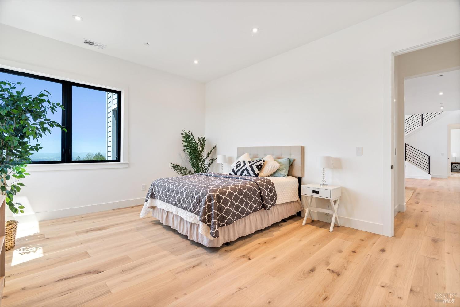 Detail Gallery Image 25 of 34 For 3855 Royal Manor Pl, Santa Rosa,  CA 95404 - 4 Beds | 4/1 Baths