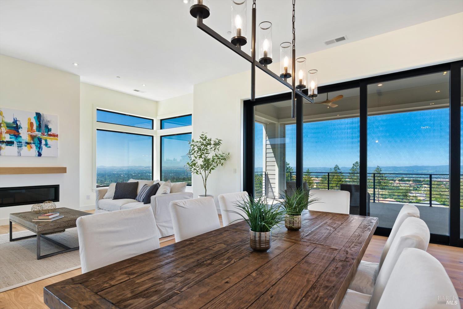Detail Gallery Image 7 of 34 For 3855 Royal Manor Pl, Santa Rosa,  CA 95404 - 4 Beds | 4/1 Baths