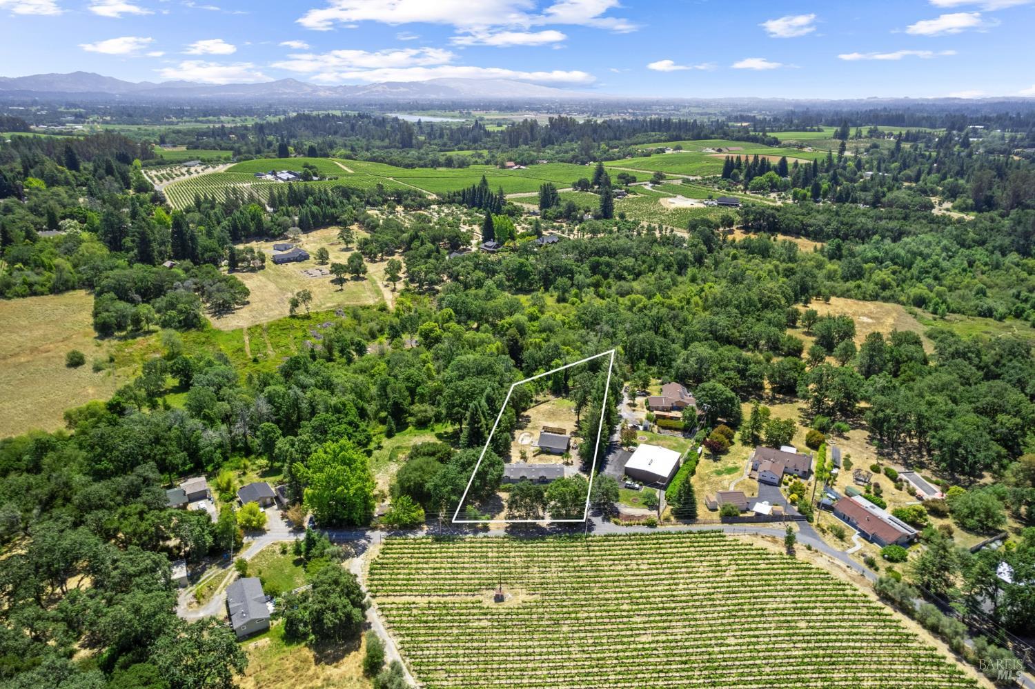 Detail Gallery Image 2 of 31 For 8183 Appian Way, Sebastopol,  CA 95472 - 3 Beds | 2 Baths