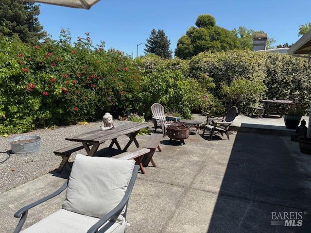 Detail Gallery Image 12 of 16 For 8001 Hill Dr, Sebastopol,  CA 95472 - 3 Beds | 2 Baths