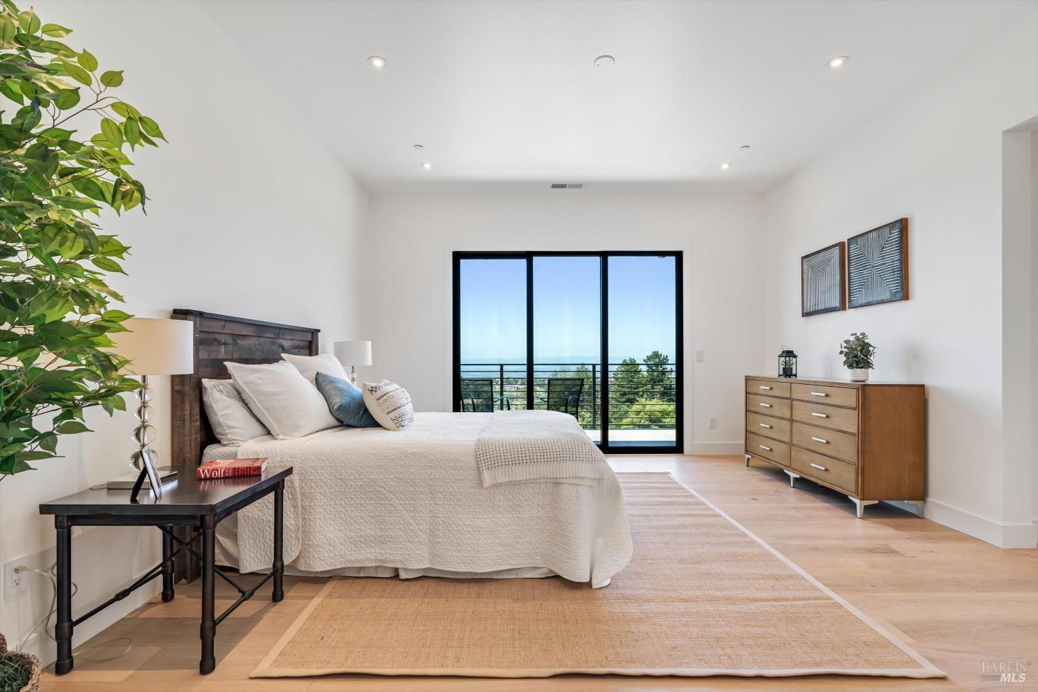 Detail Gallery Image 17 of 34 For 3855 Royal Manor Pl, Santa Rosa,  CA 95404 - 4 Beds | 4/1 Baths