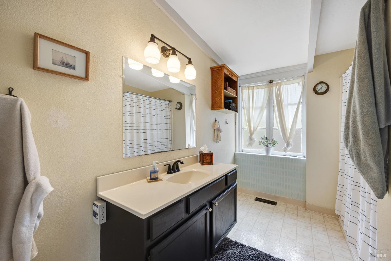 Detail Gallery Image 22 of 56 For 24 Los Alondras Ct, Novato,  CA 94947 - 2 Beds | 1 Baths