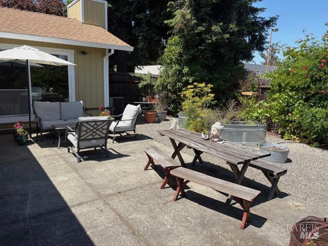 Detail Gallery Image 14 of 16 For 8001 Hill Dr, Sebastopol,  CA 95472 - 3 Beds | 2 Baths
