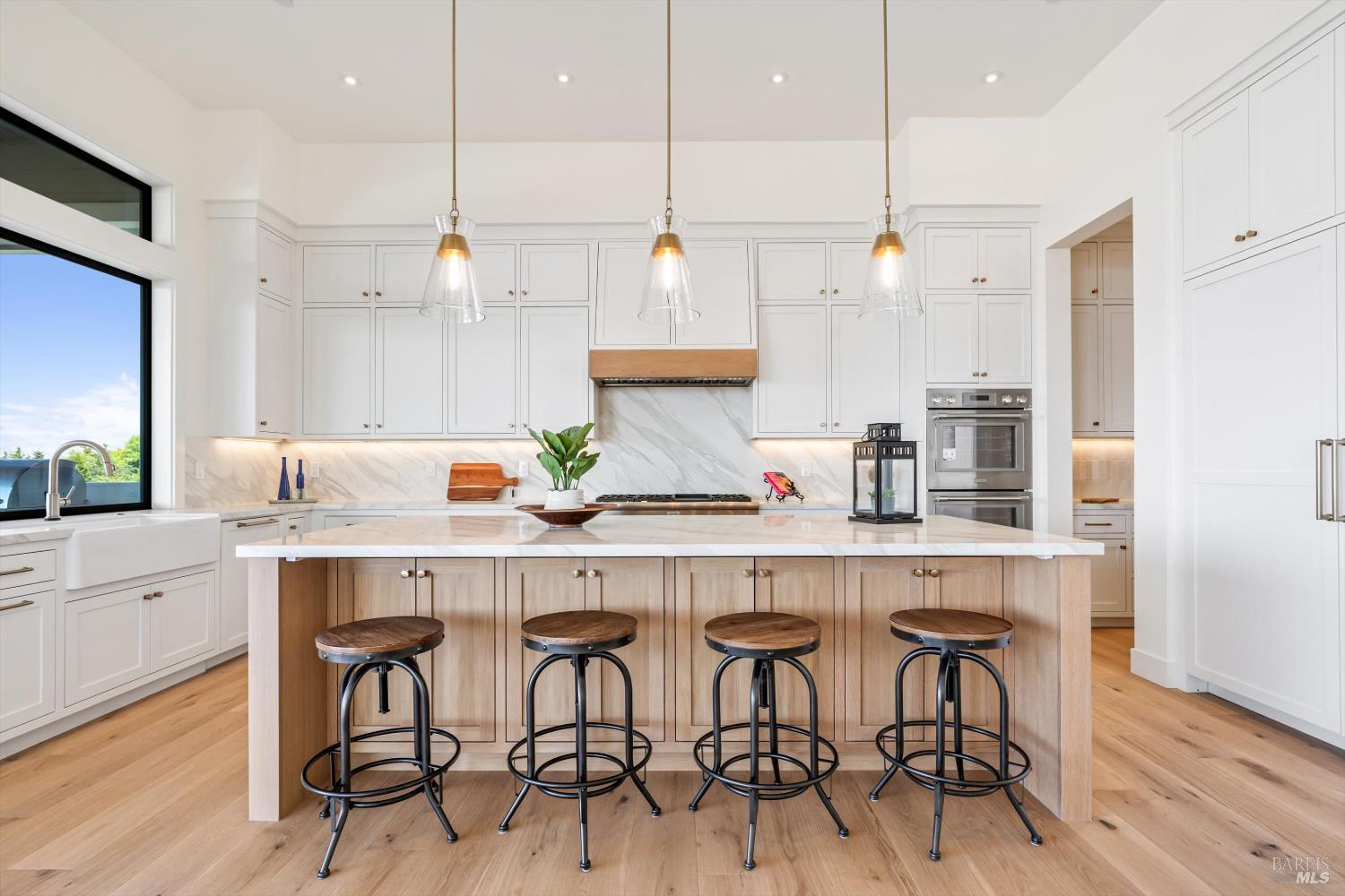 Detail Gallery Image 11 of 34 For 3855 Royal Manor Pl, Santa Rosa,  CA 95404 - 4 Beds | 4/1 Baths