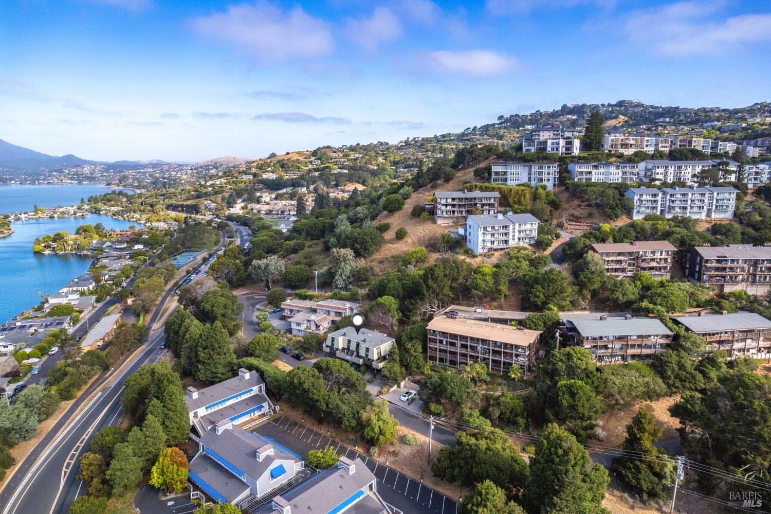 Detail Gallery Image 3 of 19 For 1206 Mariner Way, Tiburon,  CA 94920 - – Beds | – Baths