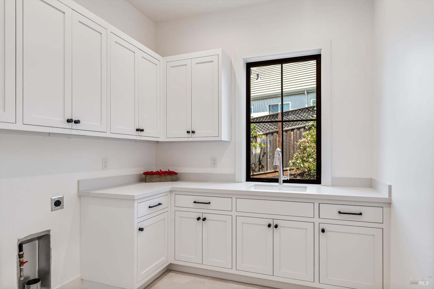 Detail Gallery Image 21 of 34 For 3855 Royal Manor Pl, Santa Rosa,  CA 95404 - 4 Beds | 4/1 Baths