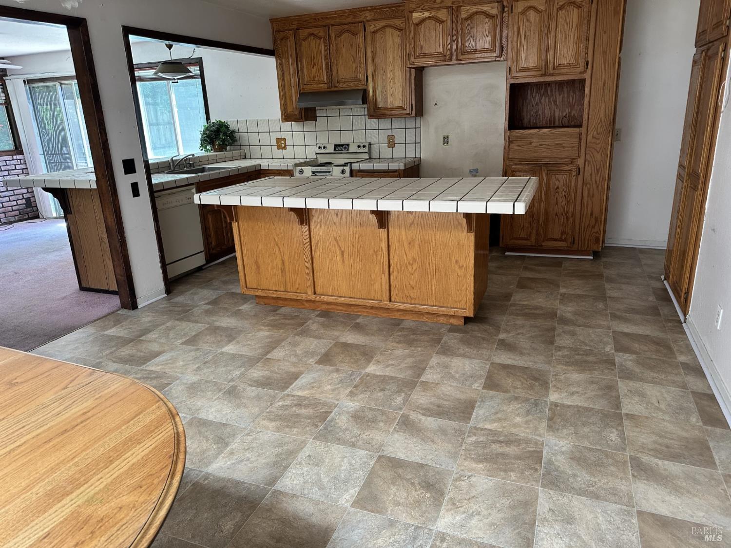 Detail Gallery Image 6 of 16 For 550 N Lincoln St, Dixon,  CA 95620 - 5 Beds | 3 Baths