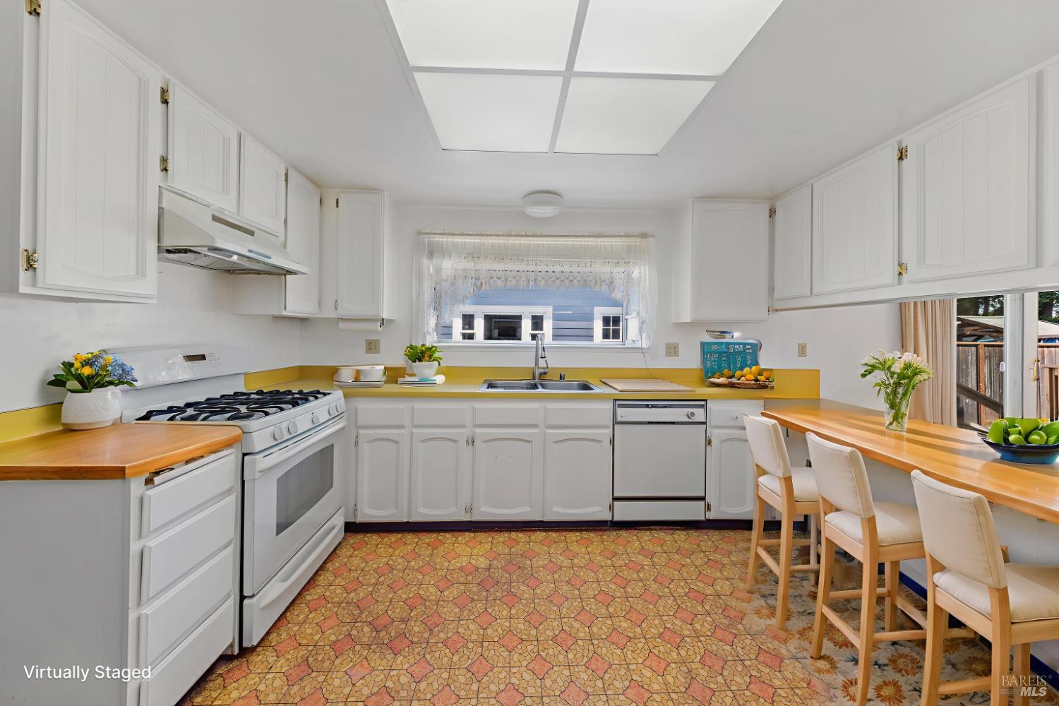 Detail Gallery Image 9 of 40 For 32 Roosevelt Ave, San Rafael,  CA 94903 - 3 Beds | 2 Baths