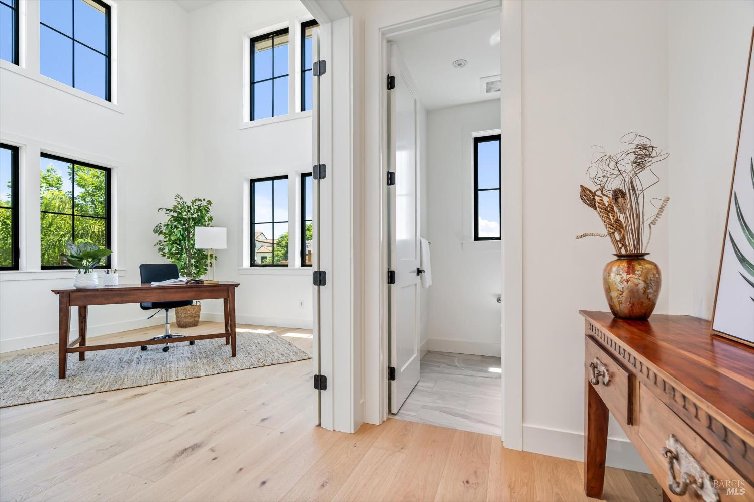 Detail Gallery Image 15 of 34 For 3855 Royal Manor Pl, Santa Rosa,  CA 95404 - 4 Beds | 4/1 Baths