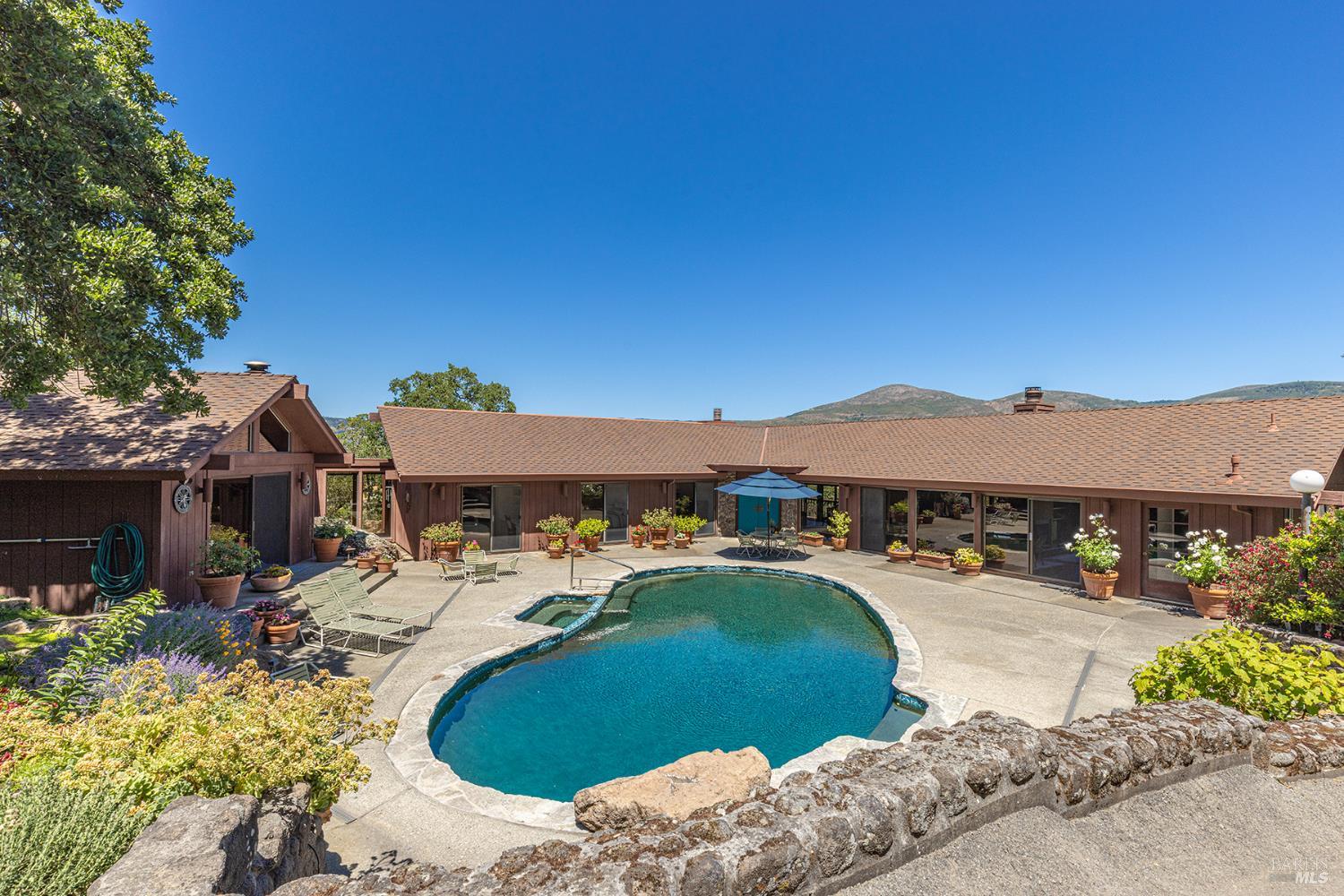 Detail Gallery Image 11 of 71 For 2231 1st Ave, Napa,  CA 94558 - 4 Beds | 3/1 Baths