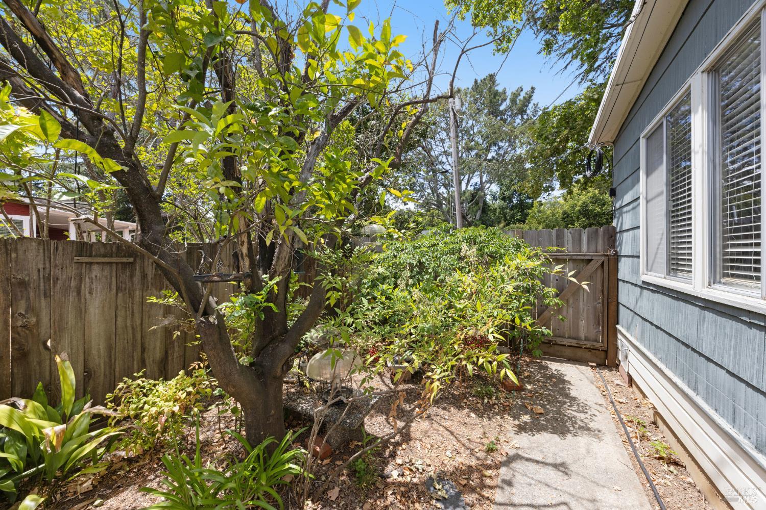 Detail Gallery Image 45 of 56 For 24 Los Alondras Ct, Novato,  CA 94947 - 2 Beds | 1 Baths