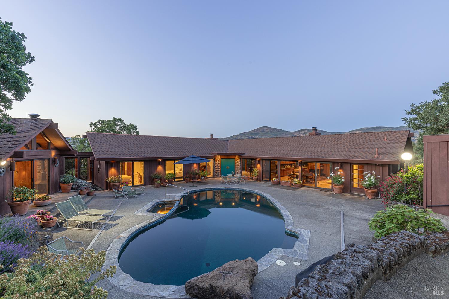 Detail Gallery Image 6 of 71 For 2231 1st Ave, Napa,  CA 94558 - 4 Beds | 3/1 Baths