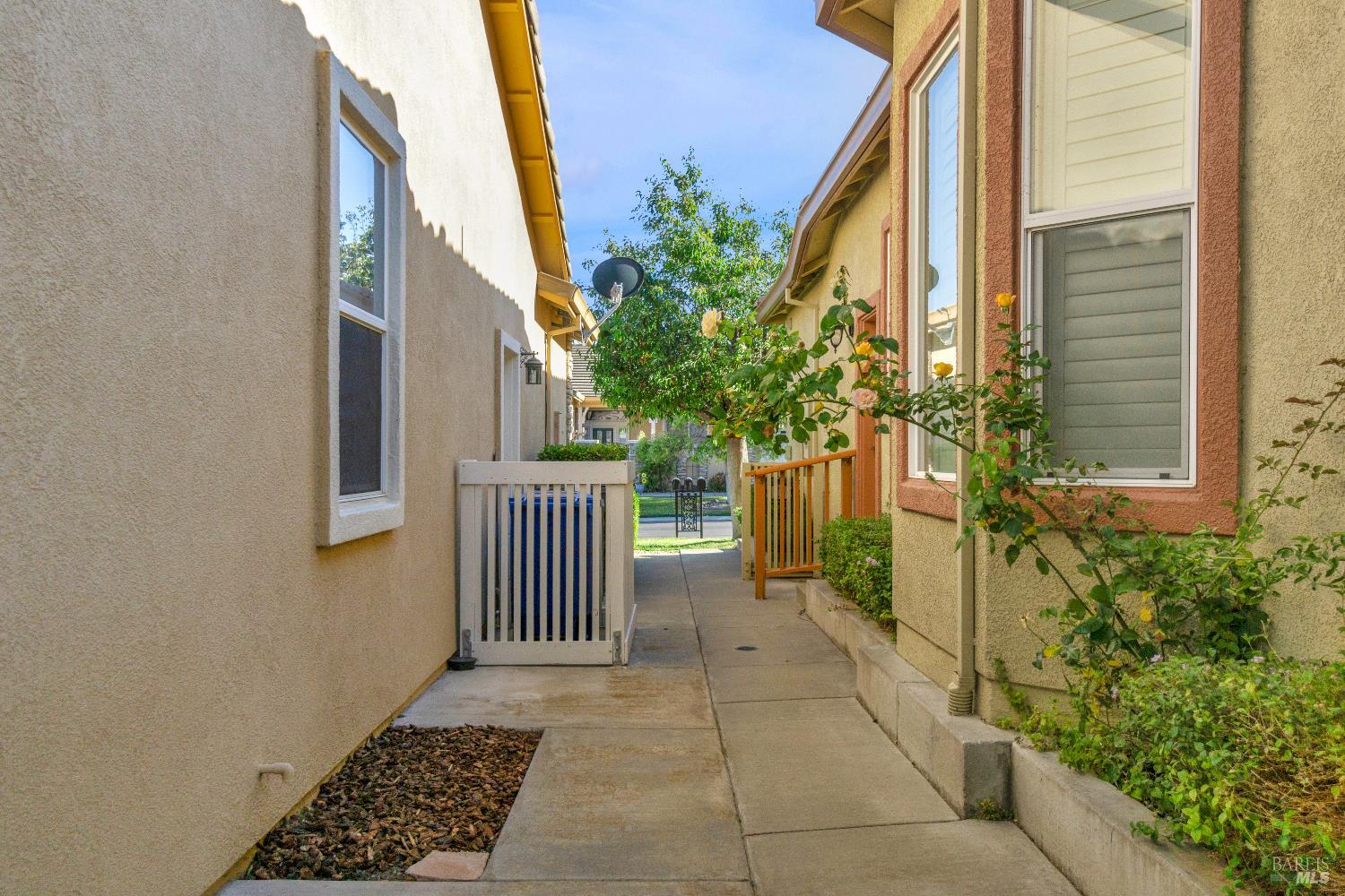 Colonial Way, Rio Vista, California image 32