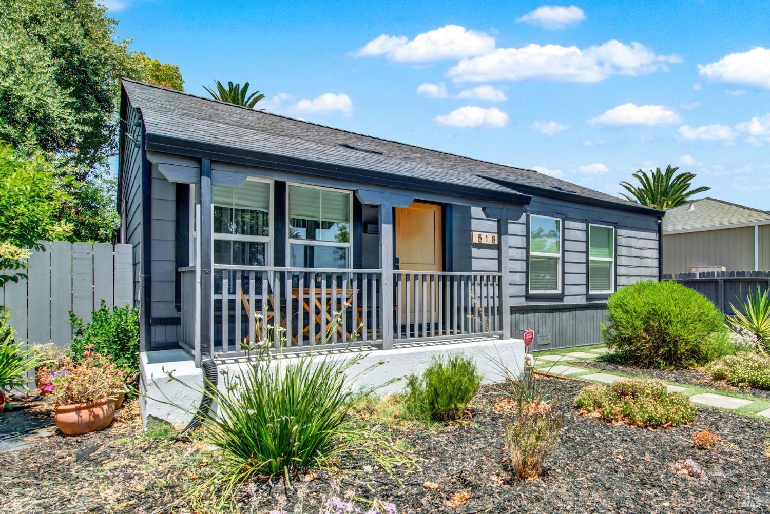 Detail Gallery Image 2 of 50 For 518 Empire St, Fairfield,  CA 94533 - 3 Beds | 1 Baths