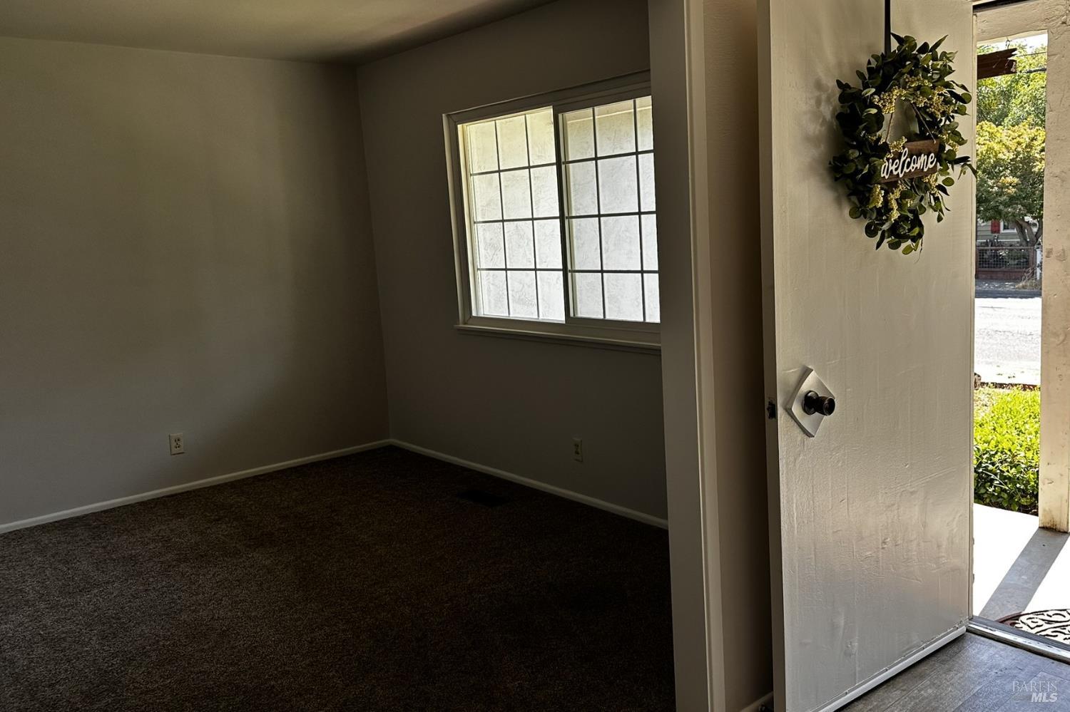 Detail Gallery Image 2 of 14 For 2038 S Terrace Dr, Napa,  CA 94559 - 3 Beds | 2 Baths