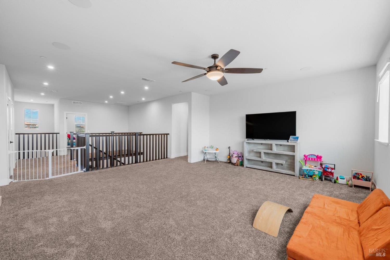 Detail Gallery Image 17 of 33 For 725 Fielding Way, Dixon,  CA 95620 - 5 Beds | 4 Baths