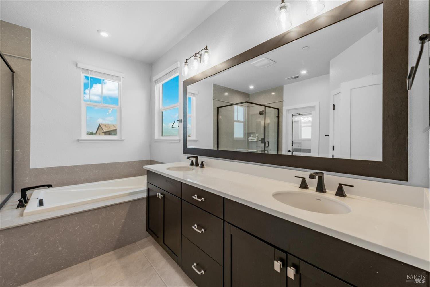 Detail Gallery Image 22 of 33 For 725 Fielding Way, Dixon,  CA 95620 - 5 Beds | 4 Baths