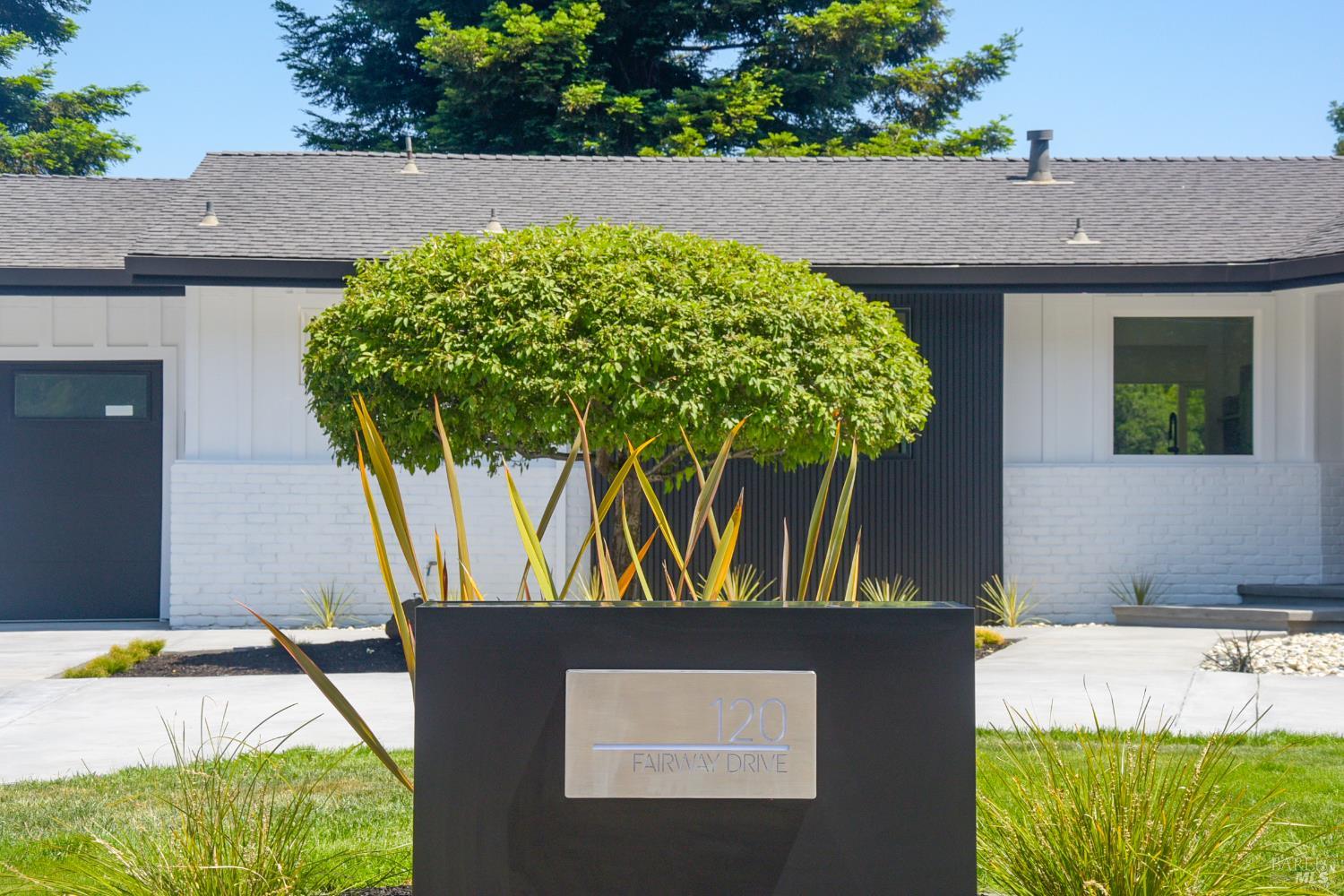 Detail Gallery Image 5 of 50 For 120 Fairway Dr, Novato,  CA 94949 - 3 Beds | 3/1 Baths