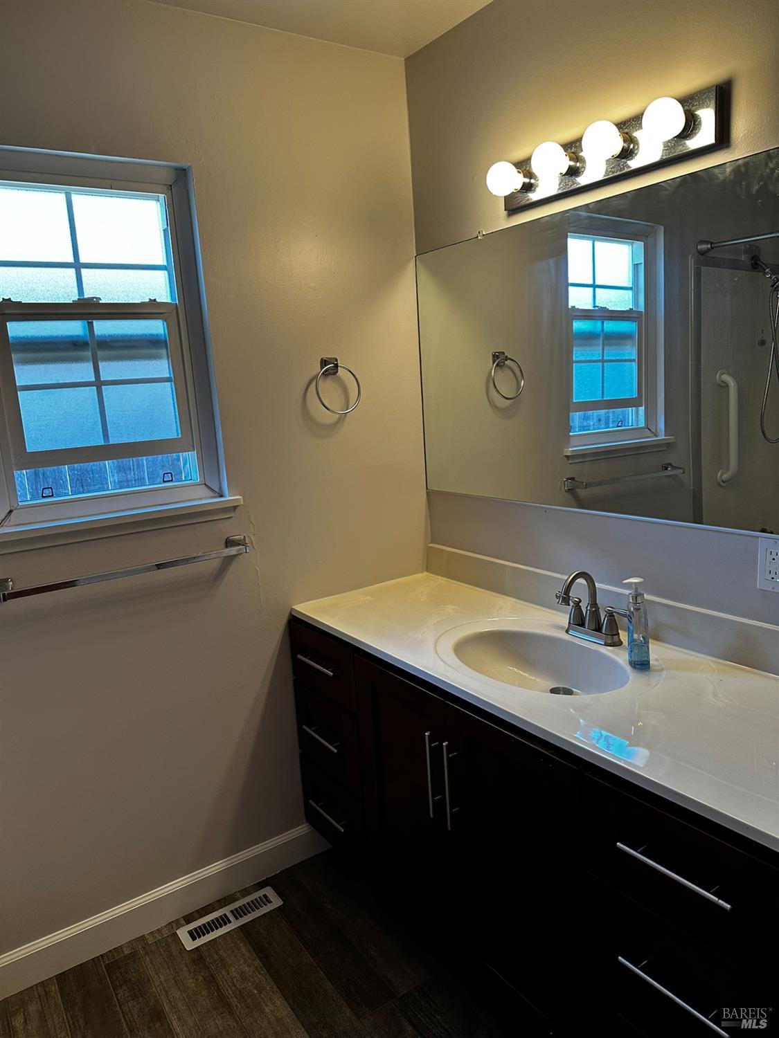 Detail Gallery Image 8 of 14 For 2038 S Terrace Dr, Napa,  CA 94559 - 3 Beds | 2 Baths