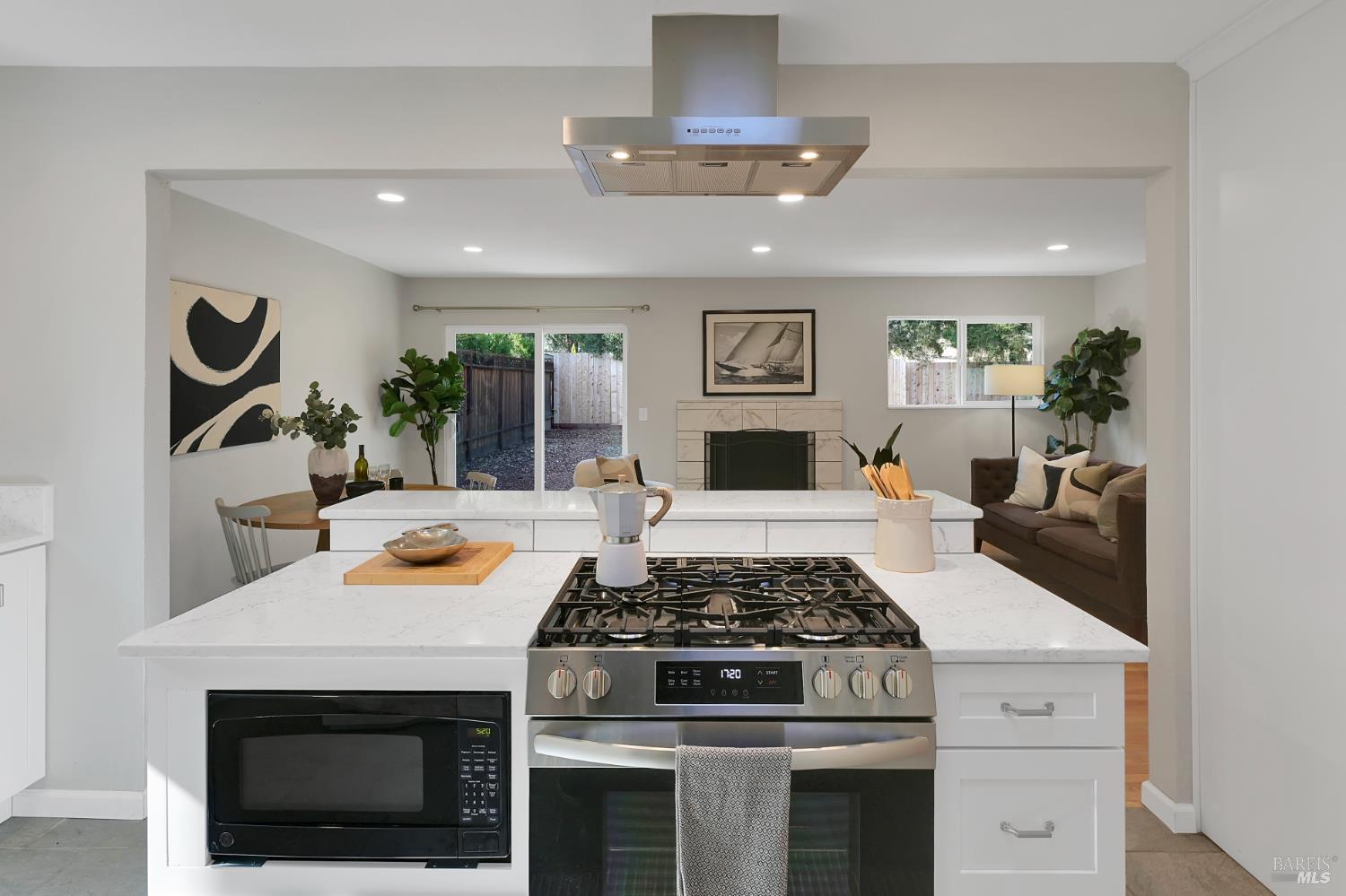 Detail Gallery Image 8 of 22 For 56 Grande Vis, Novato,  CA 94947 - 3 Beds | 2 Baths