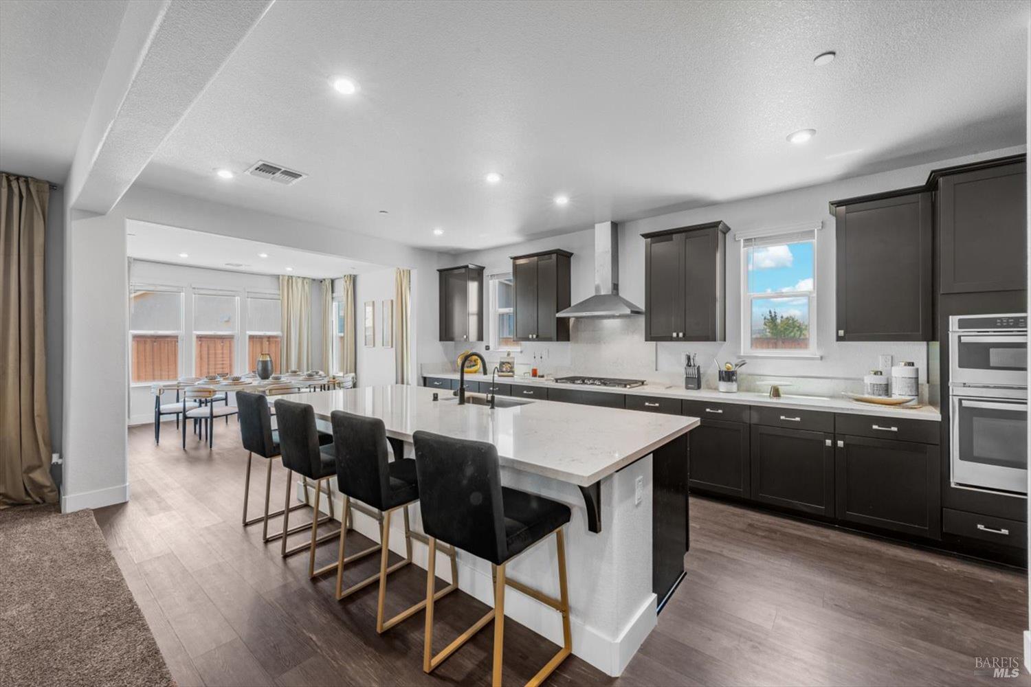 Detail Gallery Image 8 of 33 For 725 Fielding Way, Dixon,  CA 95620 - 5 Beds | 4 Baths