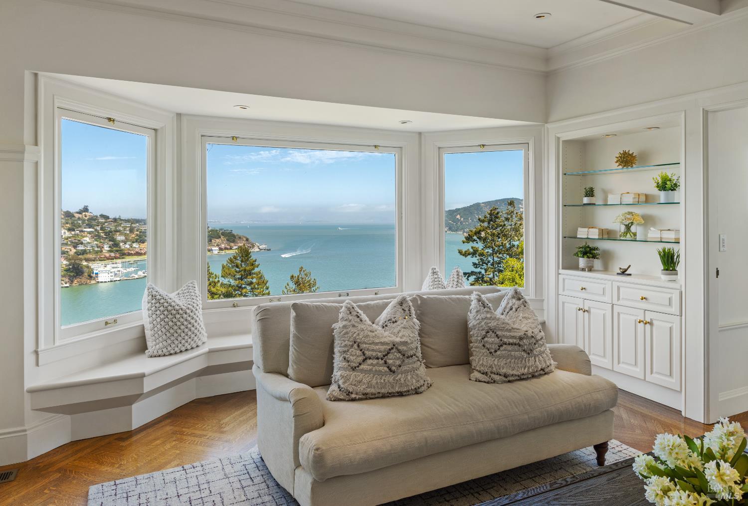 Detail Gallery Image 18 of 83 For 308 Golden Gate Ave, Belvedere,  CA 94920 - 8 Beds | 7/2 Baths