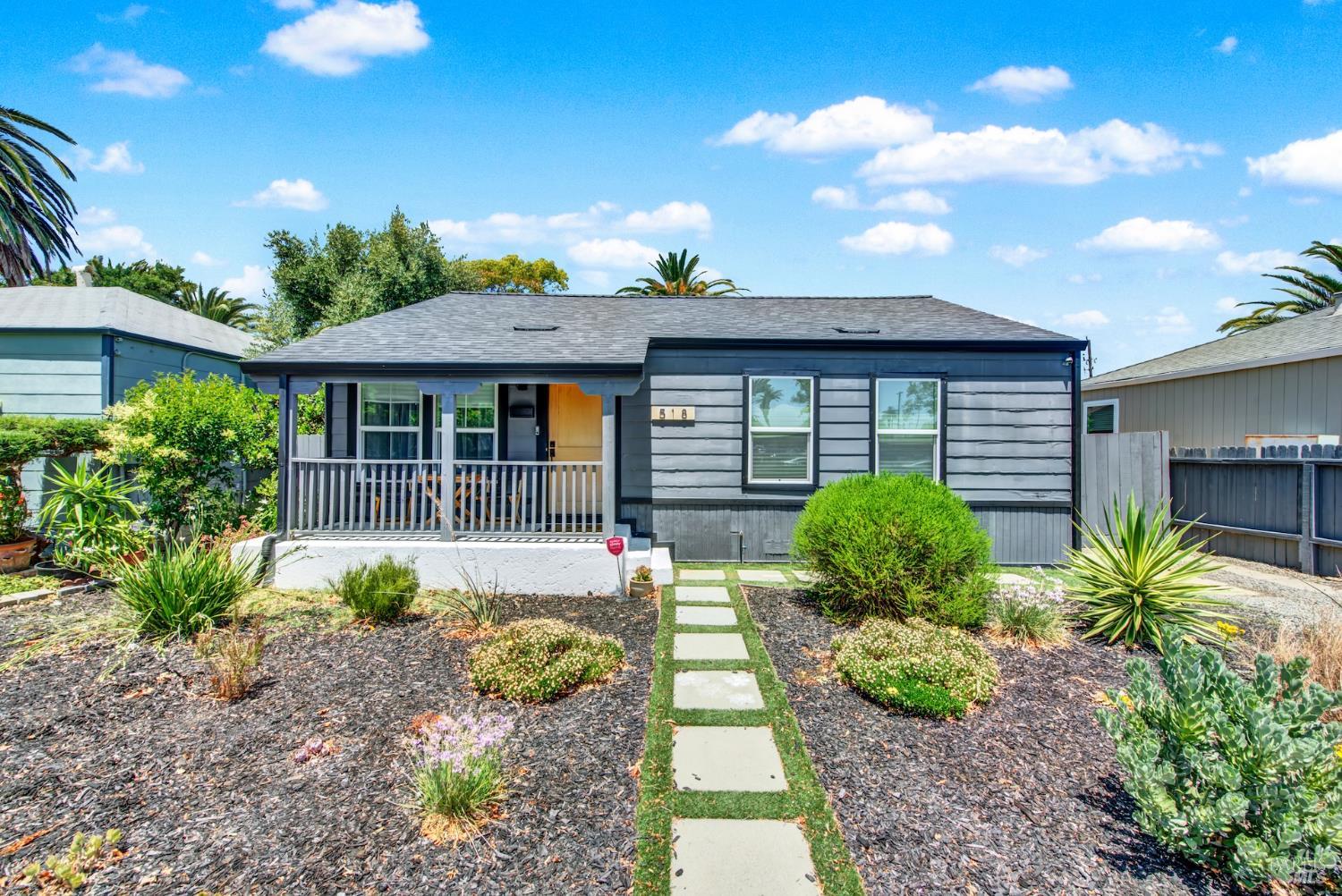 Detail Gallery Image 1 of 50 For 518 Empire St, Fairfield,  CA 94533 - 3 Beds | 1 Baths