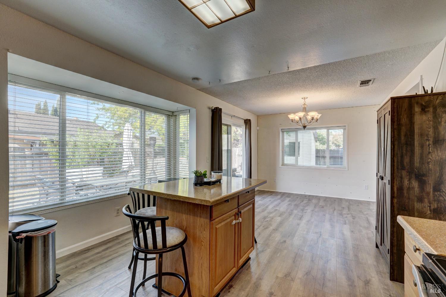Detail Gallery Image 13 of 77 For 906 Trumpeter Ct, Suisun City,  CA 94585 - 3 Beds | 2 Baths