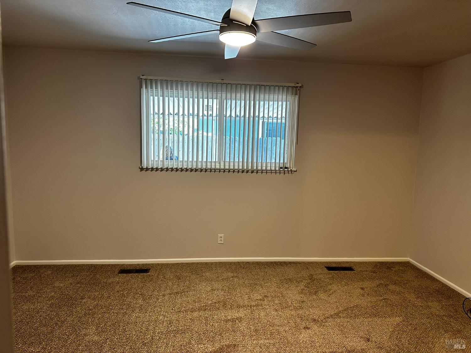 Detail Gallery Image 7 of 14 For 2038 S Terrace Dr, Napa,  CA 94559 - 3 Beds | 2 Baths